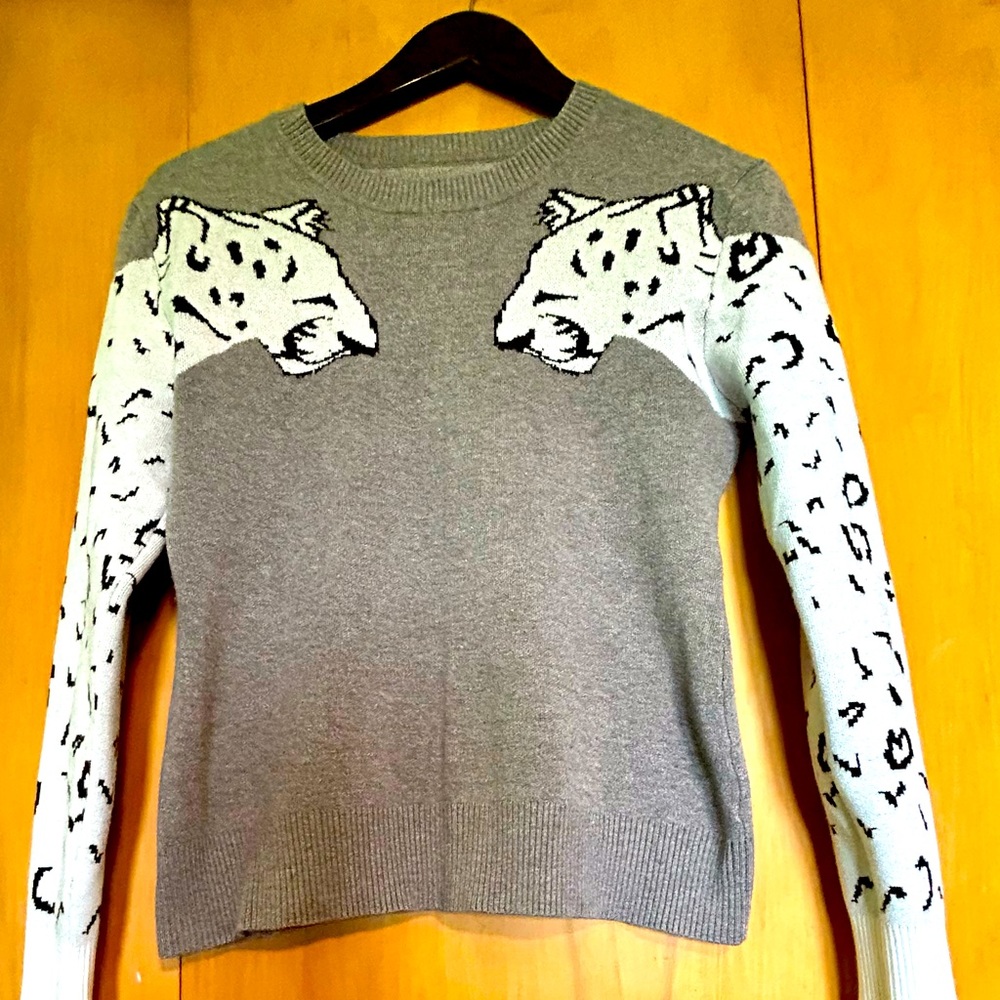 Amazing women’s size small snow leopard sweater